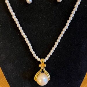 Avon pearl vintage necklace and earrings set with pearl like strung necklace 30”